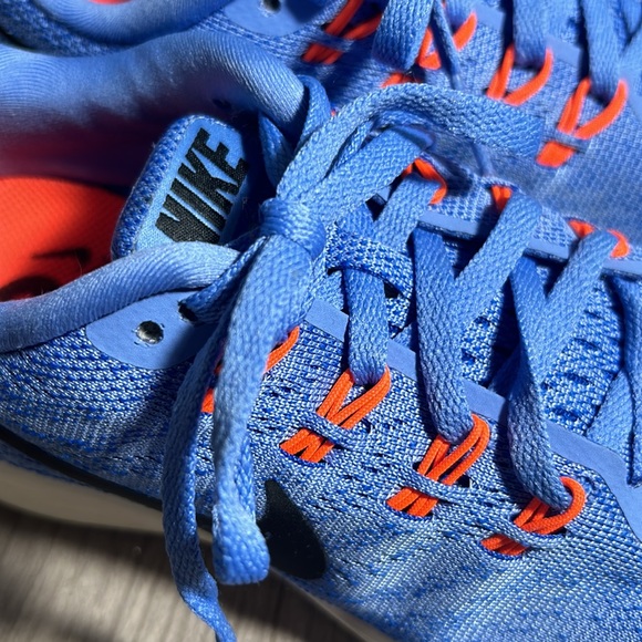 Women’s lightweight Nike running sneakers, Sz 6 - Picture 2 of 9